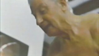 کارسیٹ میں دلکش سنہر ...